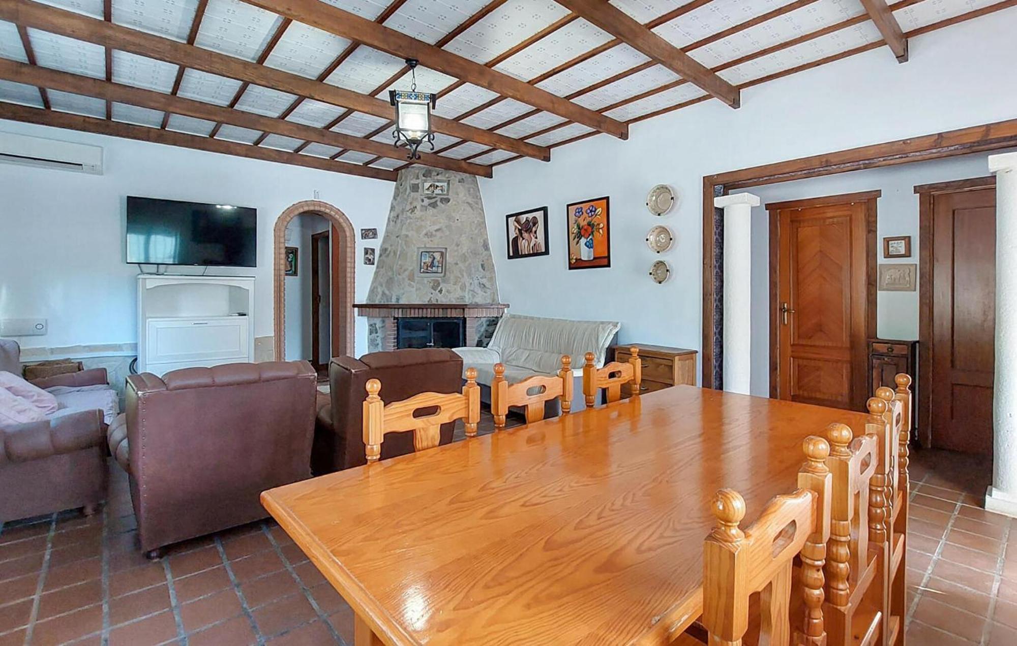 Awesome Home In Montilla With Kitchen Bagian luar foto